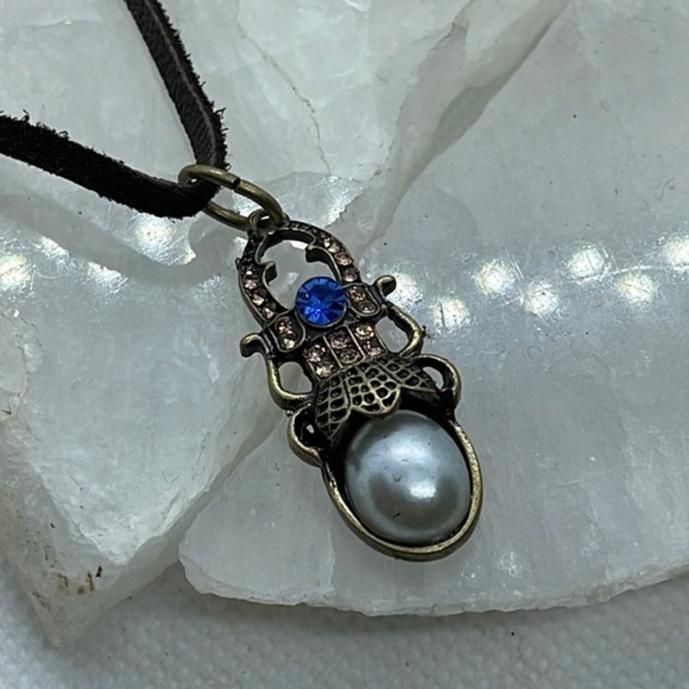 Brass toned faux pearl and sapphire necklace
